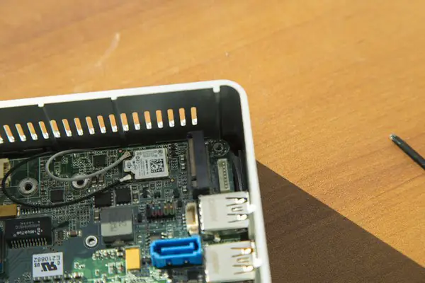 Intel NUC5i7RYH M.2 slot