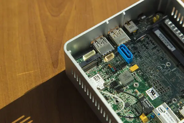 Intel NUC5i7RYH