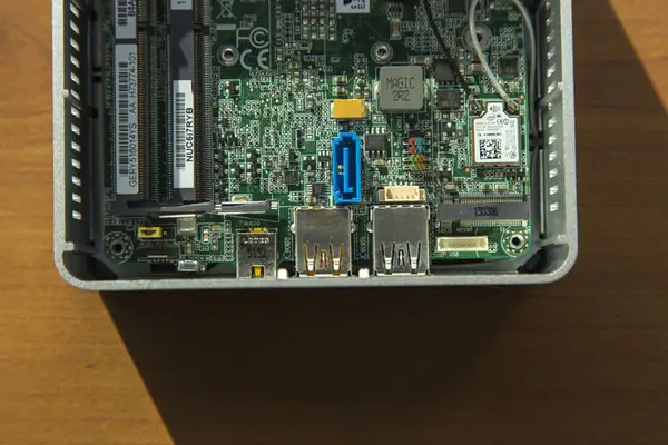 Intel NUC5i7RYH