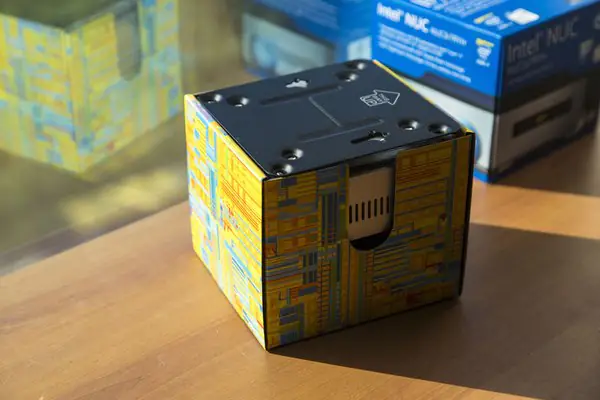 Intel NUC5i7RYH