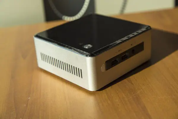 Intel NUC5i7RYH