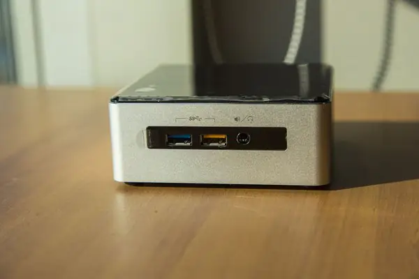 Intel NUC5i7RYH