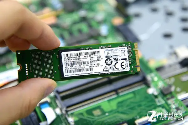 HP Pavilion Gaming 15-ak000 SSD