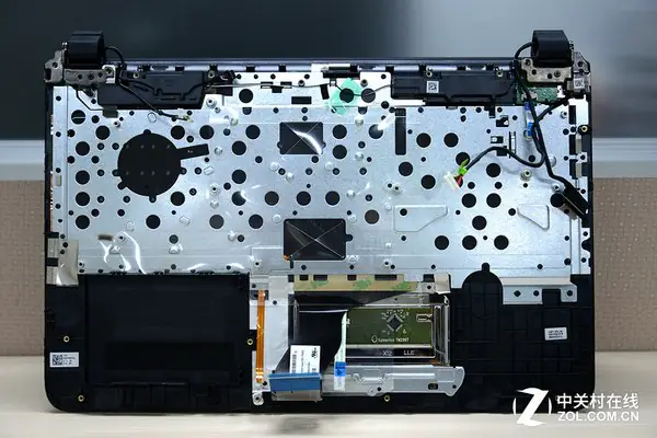 HP Pavilion Gaming 15-ak000 palm rest