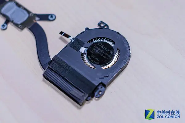 Lenovo Yoga 900 cooling system
