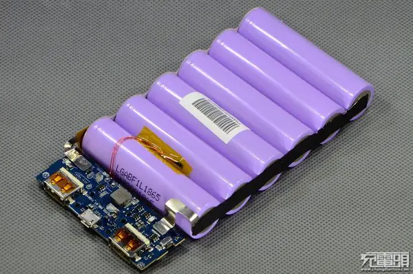 Xiaomi Mi Power Bank (20000mAh) internal structure