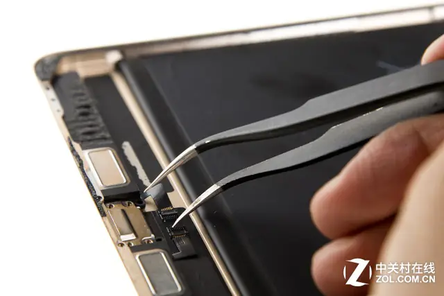 Disconnect the speaker cable