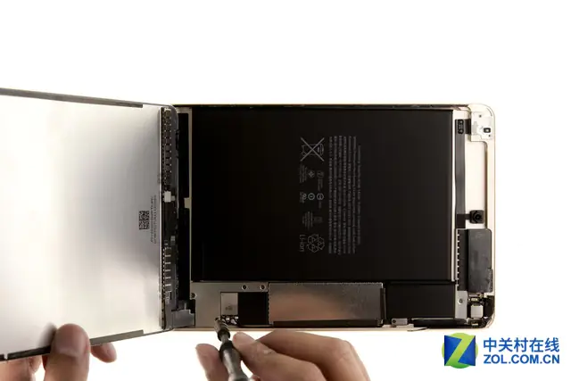 Remove the LCD cable cover
