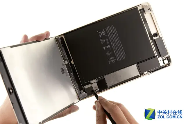 Remove the LCD cable cover