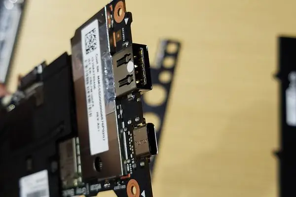 12.5-inch Notebook Air ports