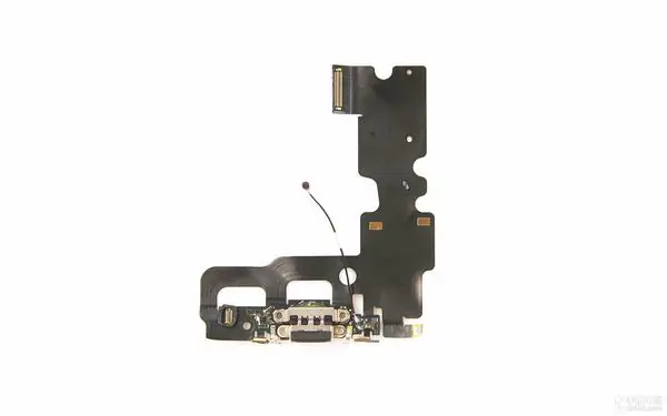 Lightning connector assembly