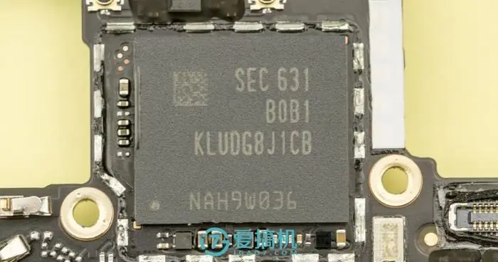 Samsung KLUDG8J1CB-B0B1 flash memory chip