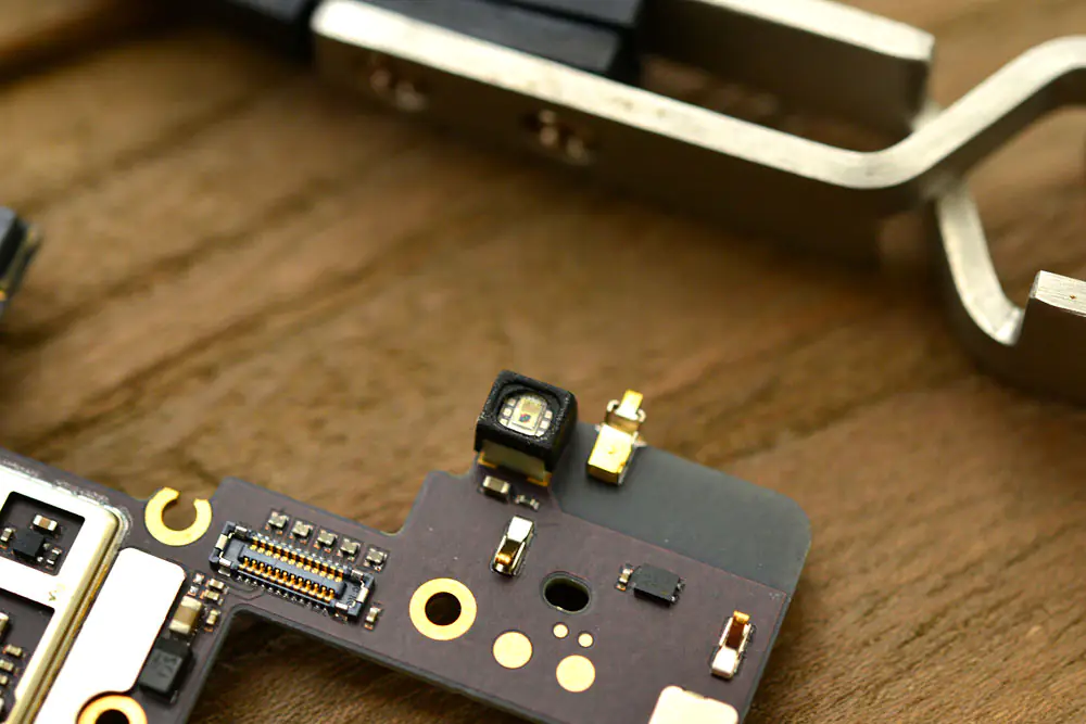 Meizu Pro 7 Plus light sensor