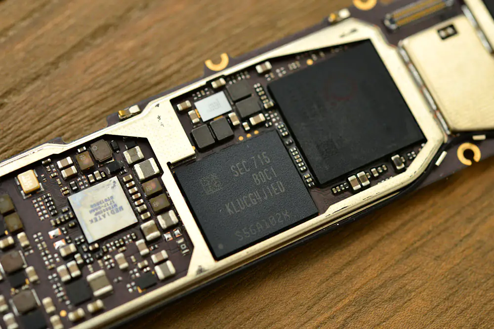 Meizu Pro 7 Plus UFS storage chip