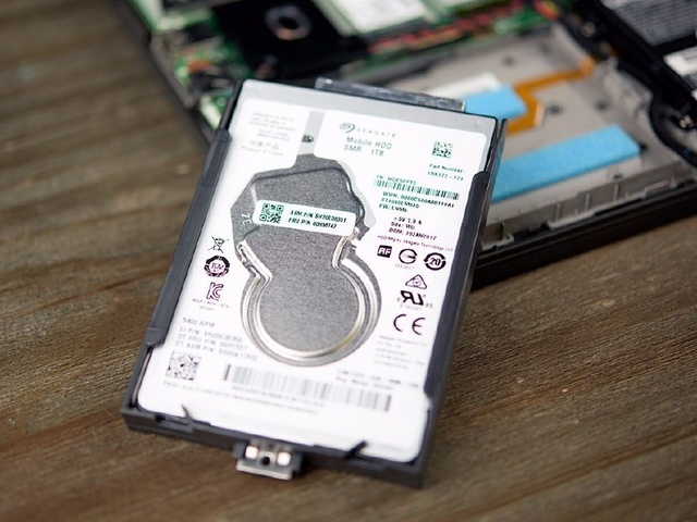 Lenovo ThinkPad X270 Disassembly and RAM, SSD and HDD upgrade options