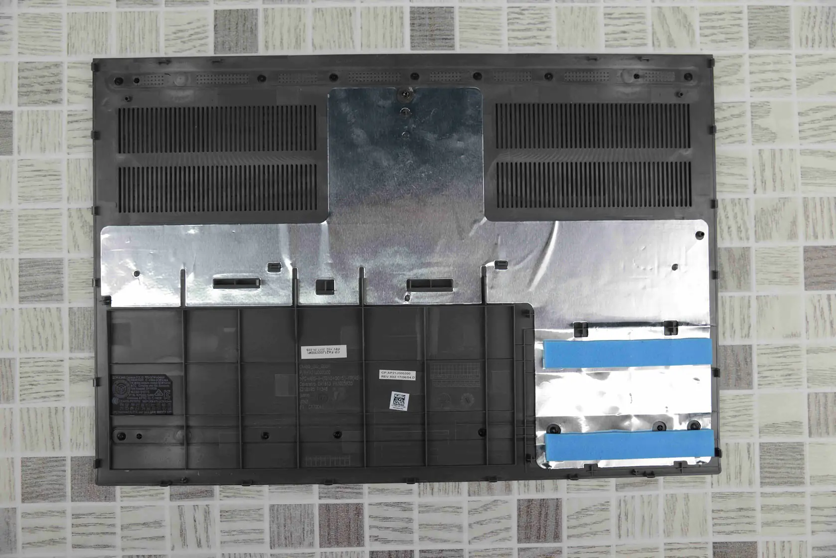 Dell Vostro 15 7570 bottom cover