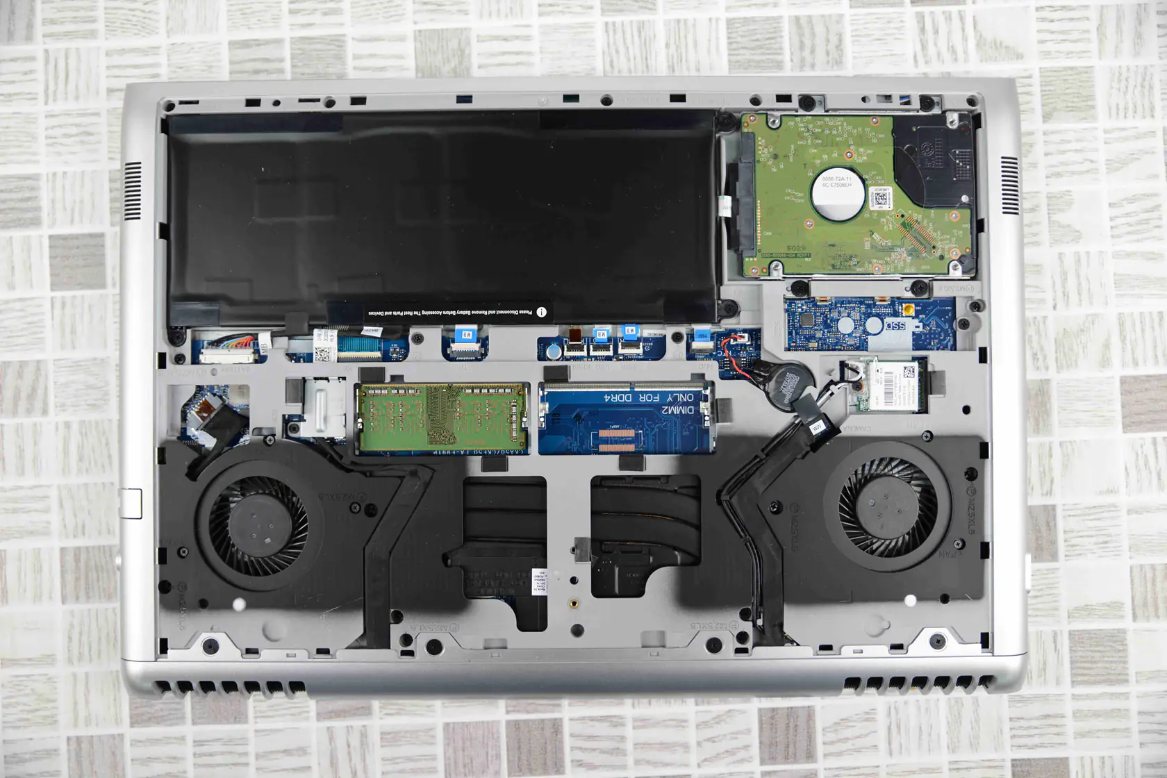 Dell Vostro 15 7570 internal structure