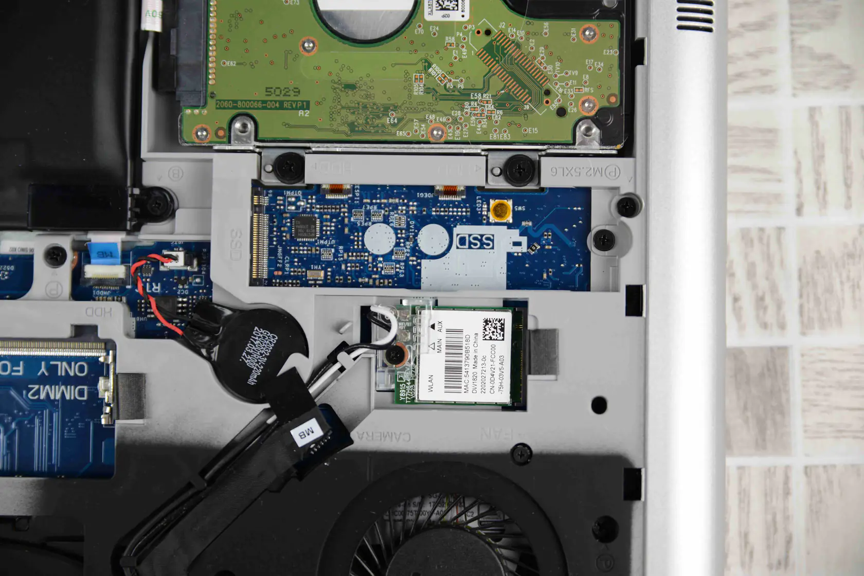 Dell Vostro 15 7570 M.2 SSD slot