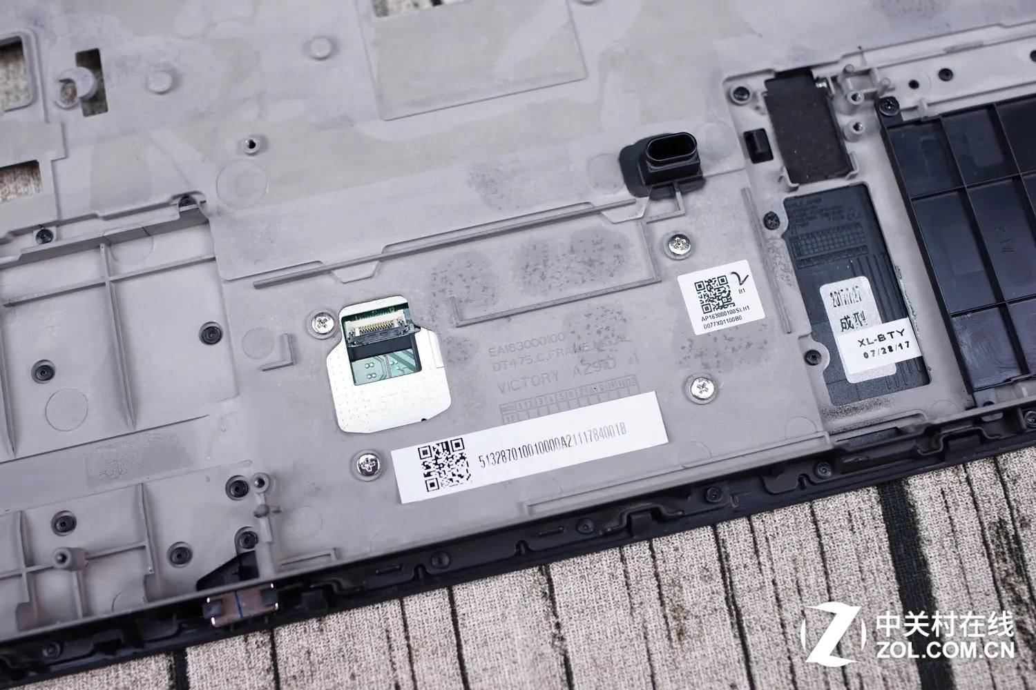 Remove the screws on the touchpad