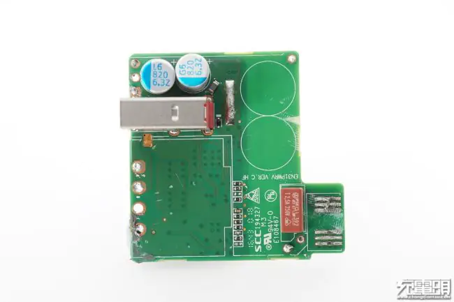 Solid capacitors