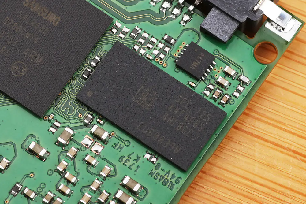512MB LPDDR4 cache chip