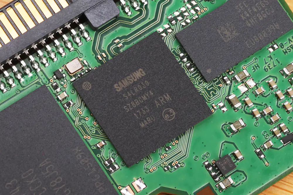 Samsung 860 PRO main control chip