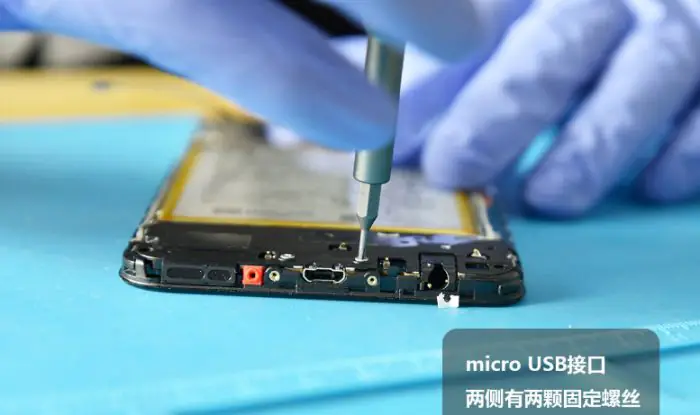 Honor 7C micro USB port