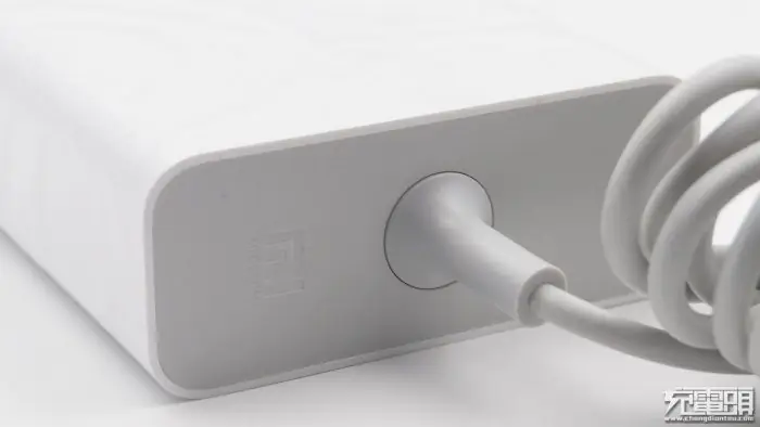 Power output cable