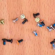 Xiaomi Mi 8 screws