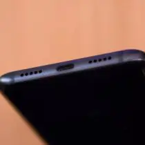 Xiaomi Mi 8 bottom