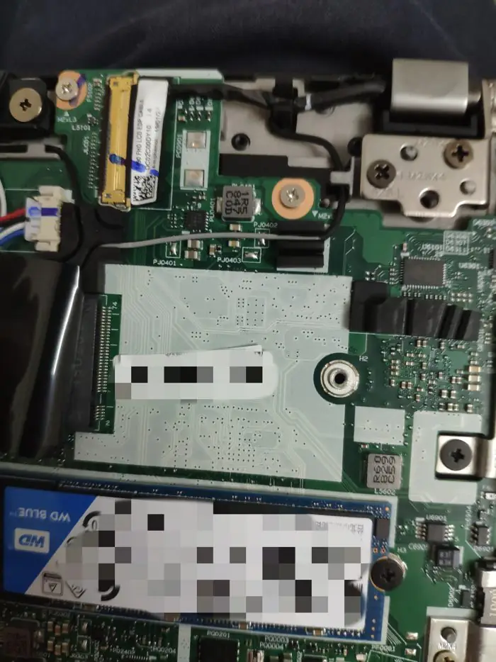 2242 M.2 SSD slot