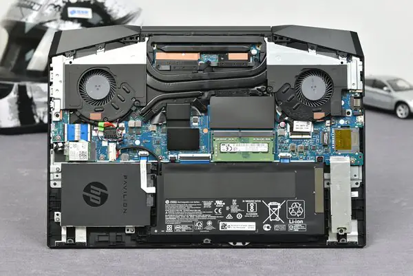 HP Pavilion Gaming 15-dk0000 internal picture