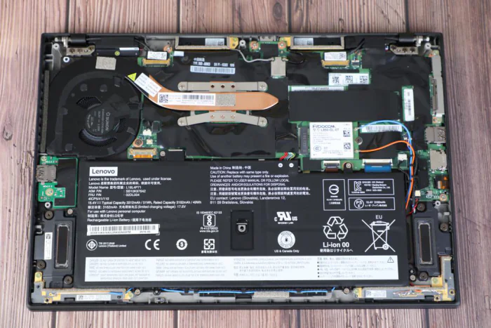 Lenovo ThinkPad X1 Carbon Gen 7 Internal Structure
