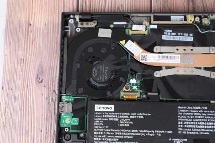 Lenovo ThinkPad X1 Carbon Gen 7 cooling system