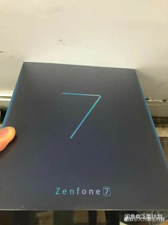ASUS Zenfone 7 Live Image
