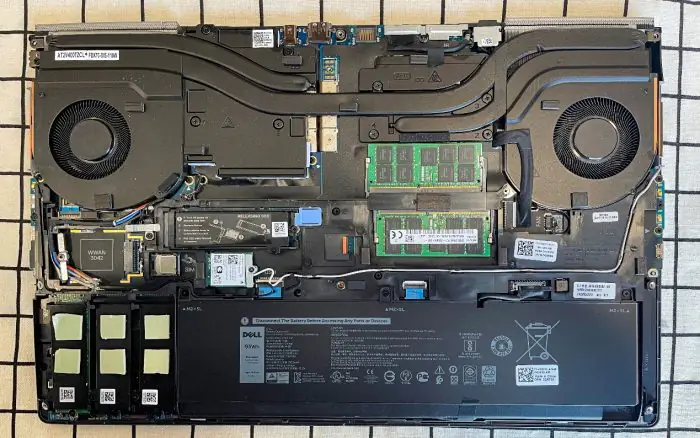 Dell Precision 7750 internal picture