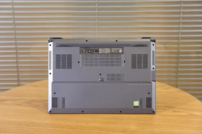Remove the bottom cover of the Asus ROG Zephyrus M15 GU502