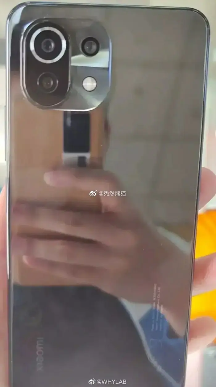 Xiaomi 11 Lite hands-on photos