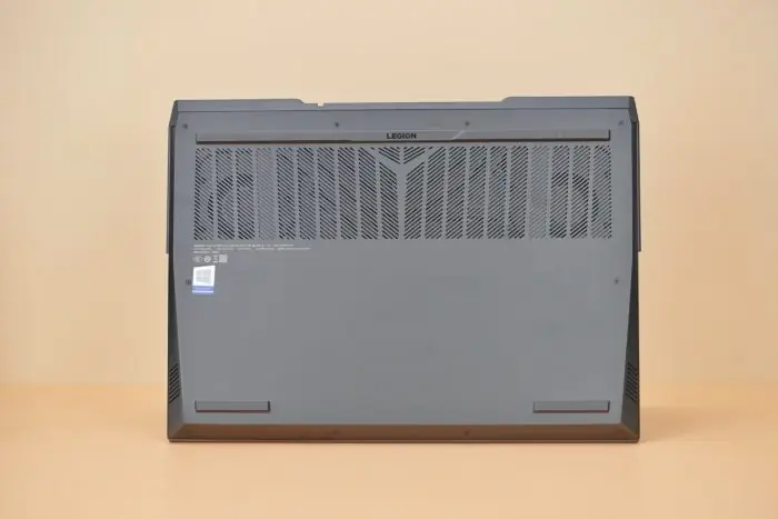 Remove the bottom cover of the Lenovo Legion 5 Pro