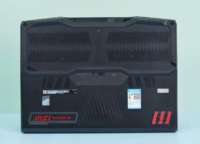 MSI Raider GE67 HX bottom cover
