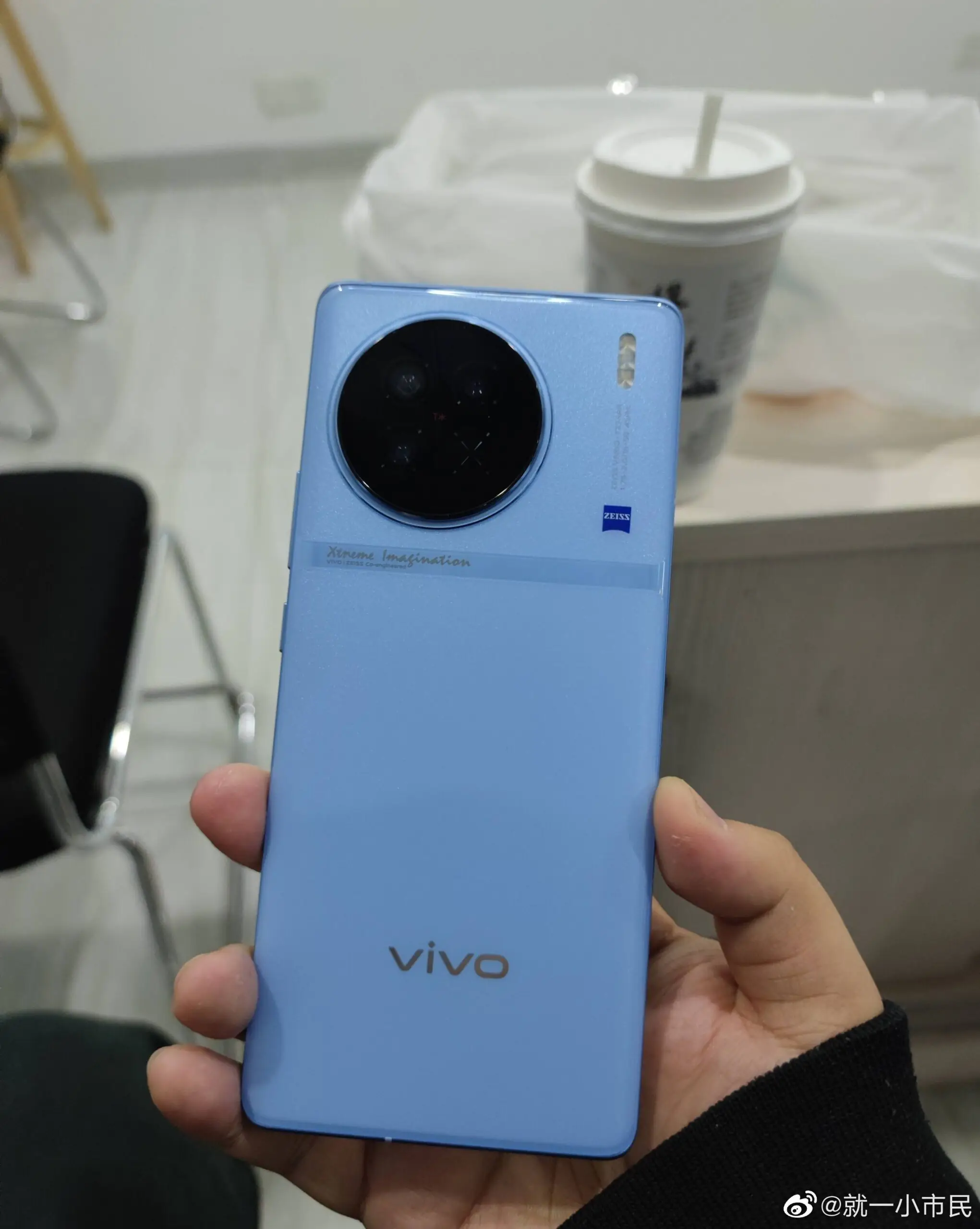 Vivo X90 Light Blue