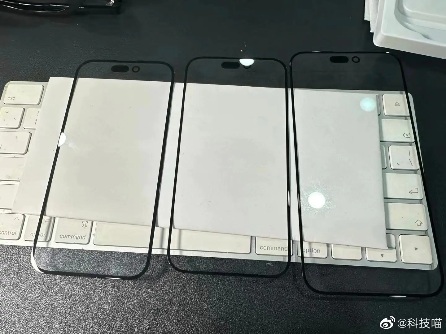 iPhone 15 series glass panels