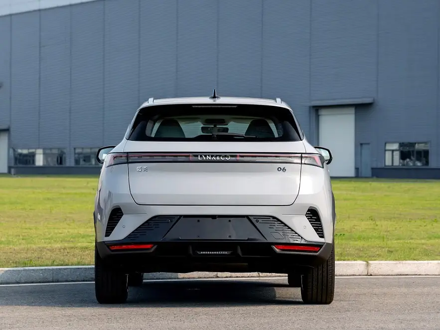 Lynk & Co 06 EM-P (2)